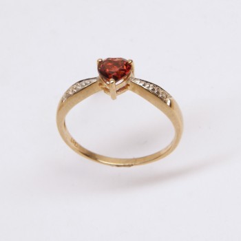 9ct Gold Garnet/Diamond Ring